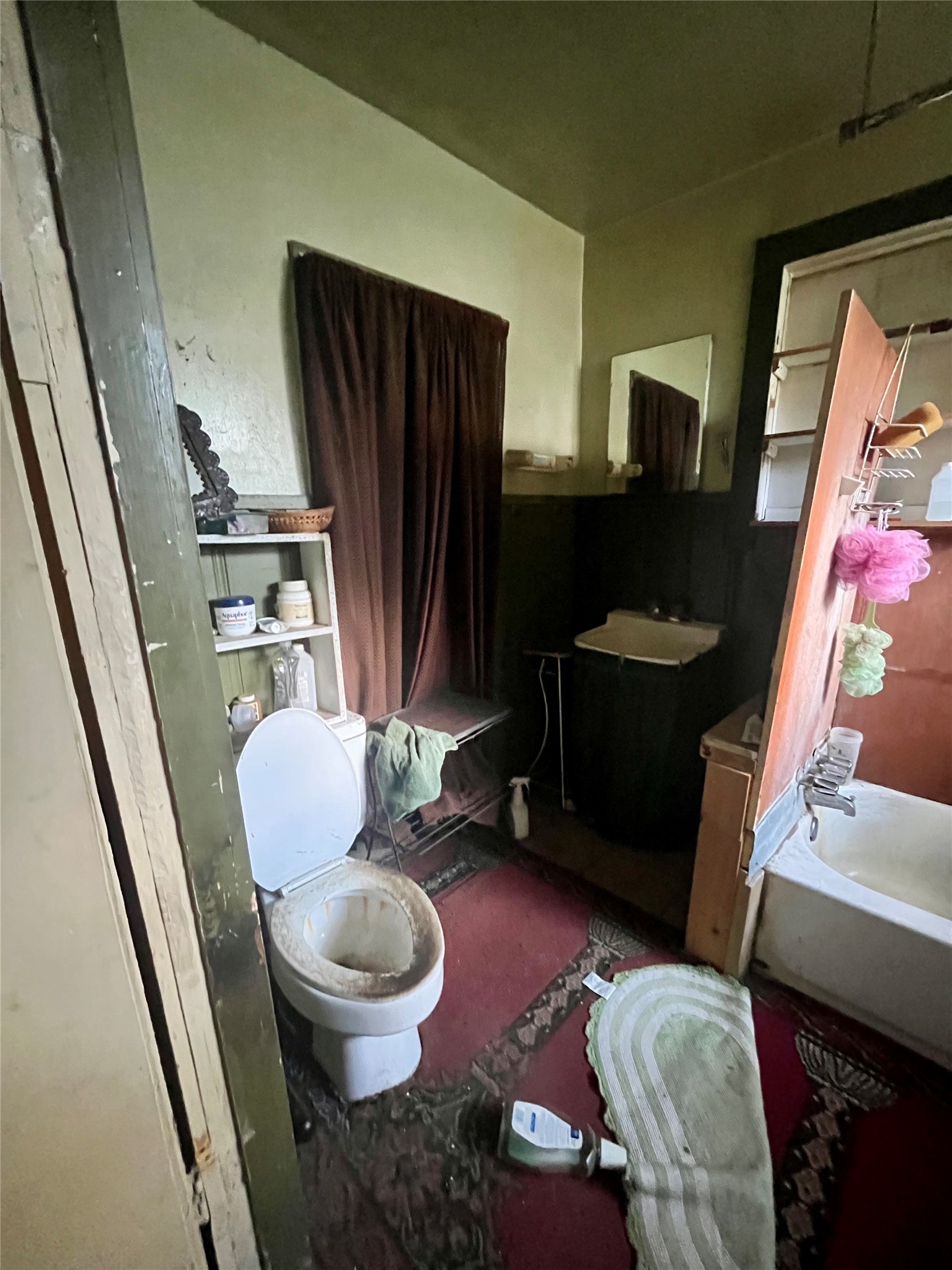 5845 Darling Street Houston, TX 77007 - Photo 25 of 27 a bathroom with a toilet sink and mirror