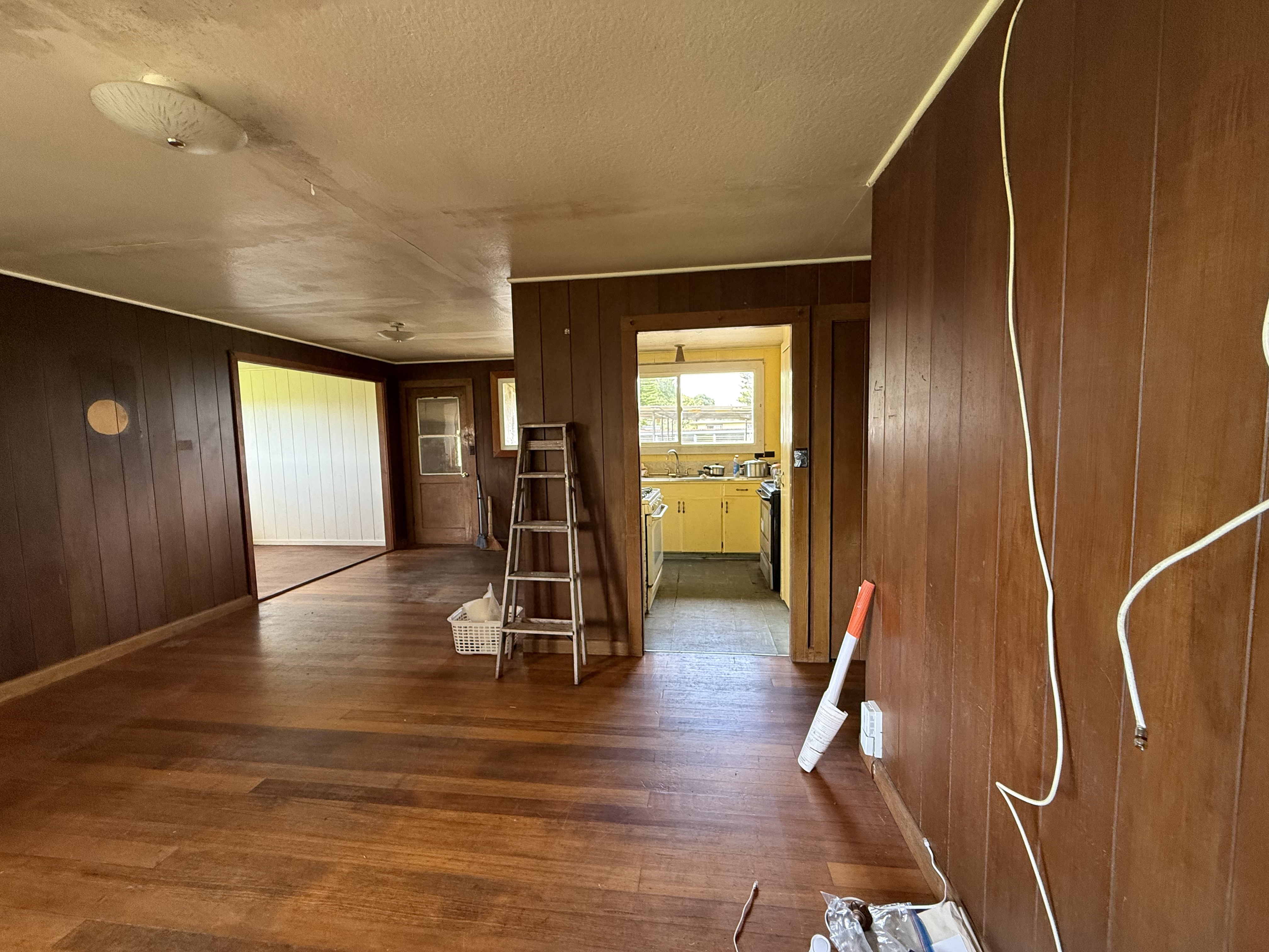 64-5231 White Road Kamuela, HI 96743 - Photo 3 of 15 a view of a room with gym equipment