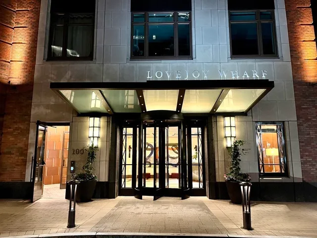 a building with a lot of windows