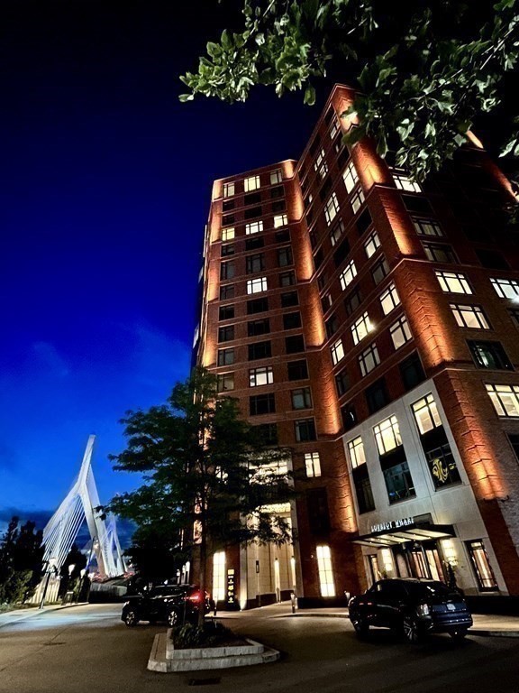 100 Lovejoy Wharf, Unit 8M Boston, MA 02114 - Photo 34 of 37 front view of a building
