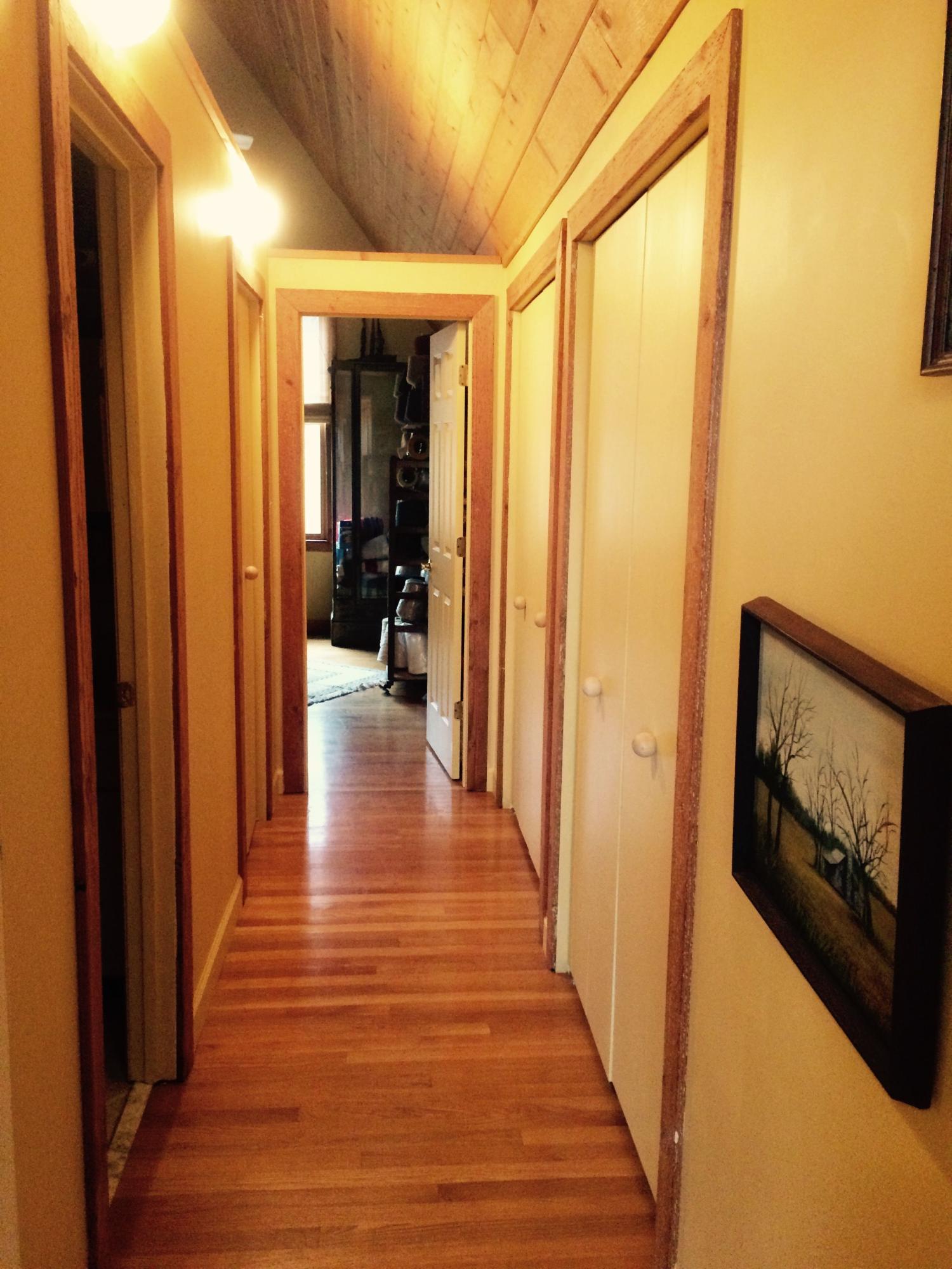 3554 Valley View Road Crossville, TN 38572 - Photo 20 of 31 upstairs hall.jpg