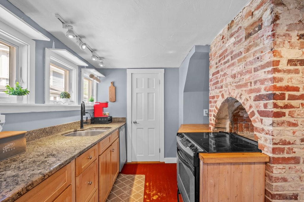 155 Locust Street Dover, NH 03820 - Photo 8 of 46