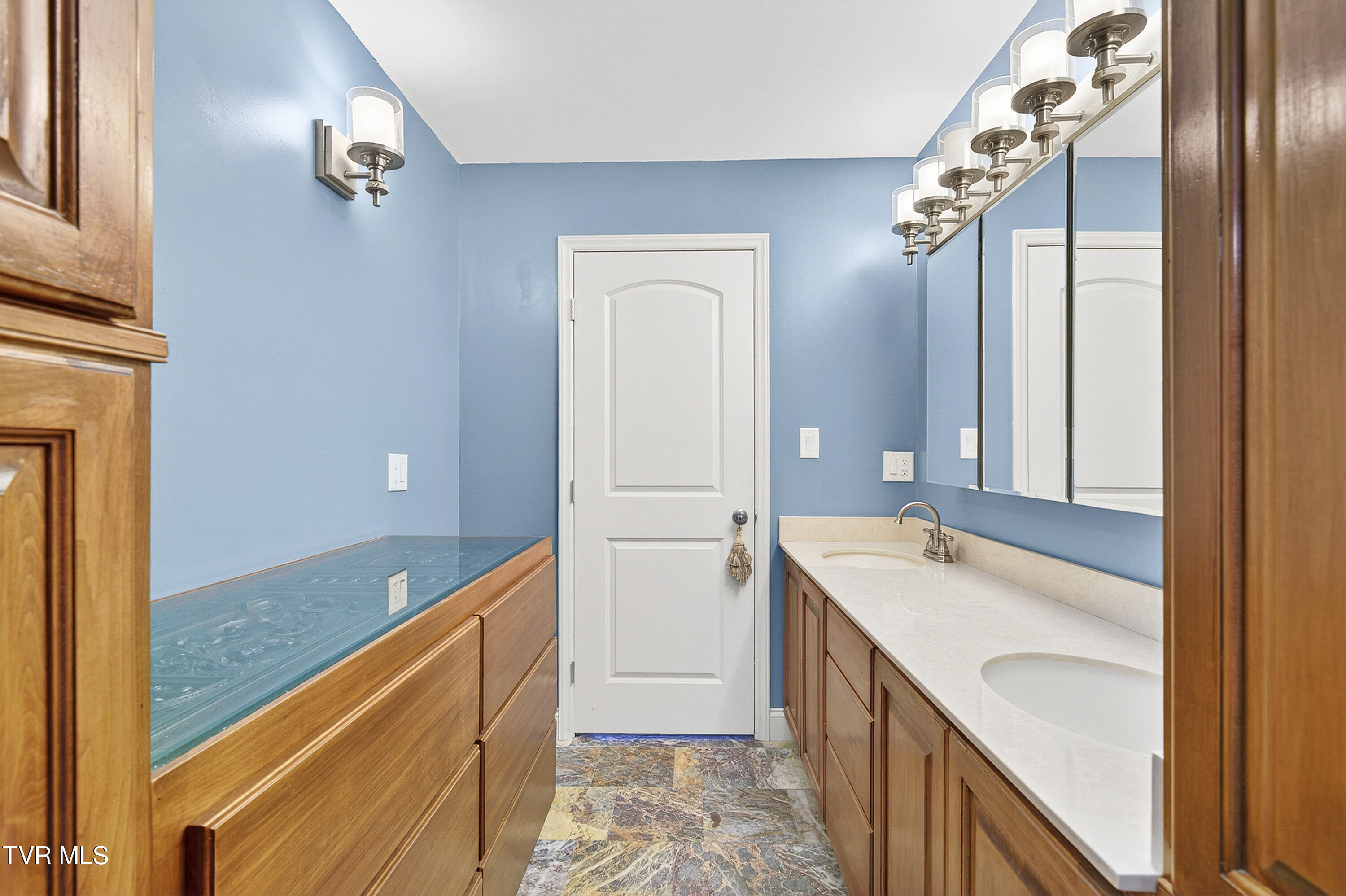 24327 North Fork River Road Abingdon, VA 24210 - Photo 36 of 81 PRIMARY BATH