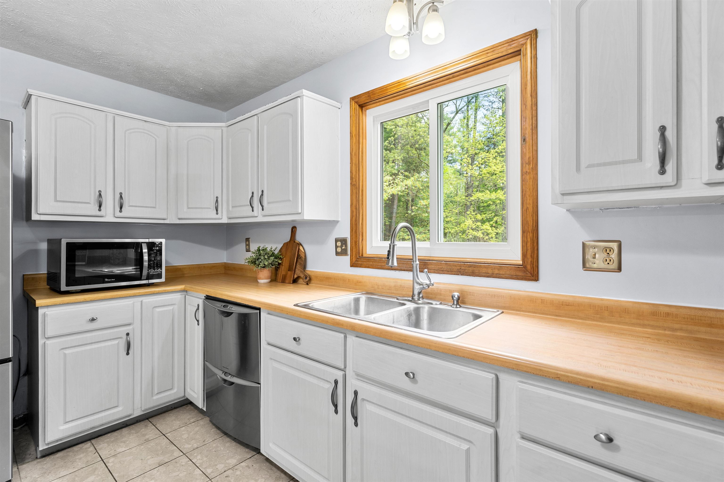 496 Boston Post Road Amherst, NH 03031 - Photo 8 of 31