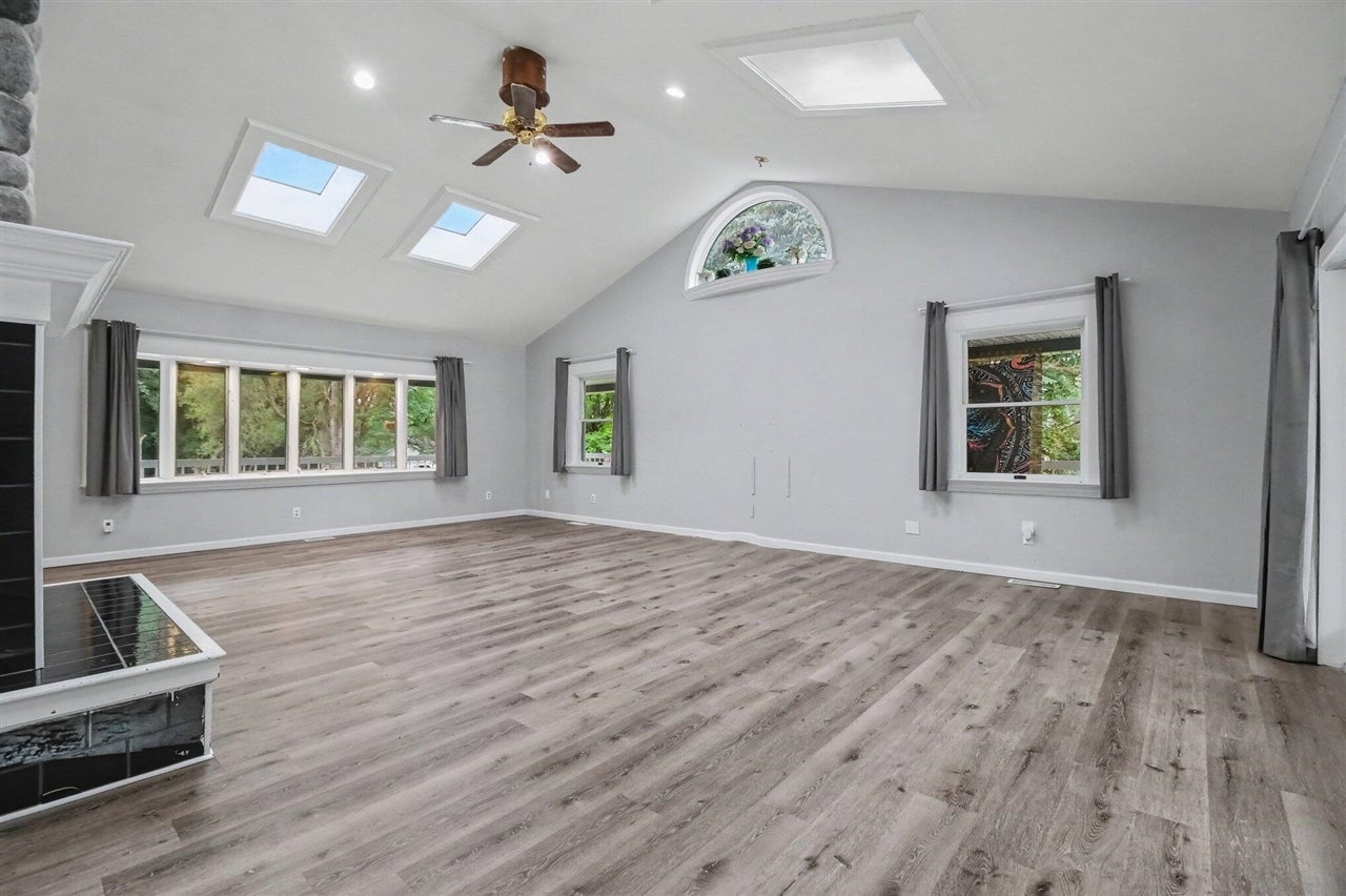 558 Clarkston Road Lake Orion, MI 48362 - Photo 6 of 34 Gallery Image 6