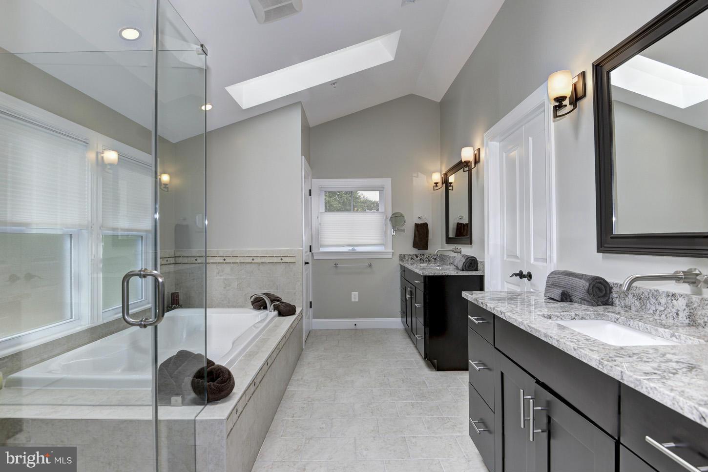 4805 Edgefield Road Bethesda, MD 20814 - Photo 19 of 30 Bath (Master)