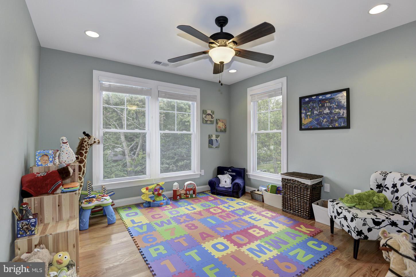 4805 Edgefield Road Bethesda, MD 20814 - Photo 23 of 30 Bedroom