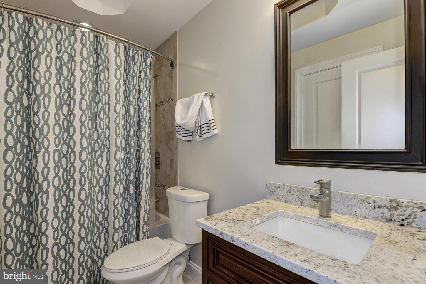 4805 Edgefield Road Bethesda, MD 20814 - Photo 27 of 30 Bath