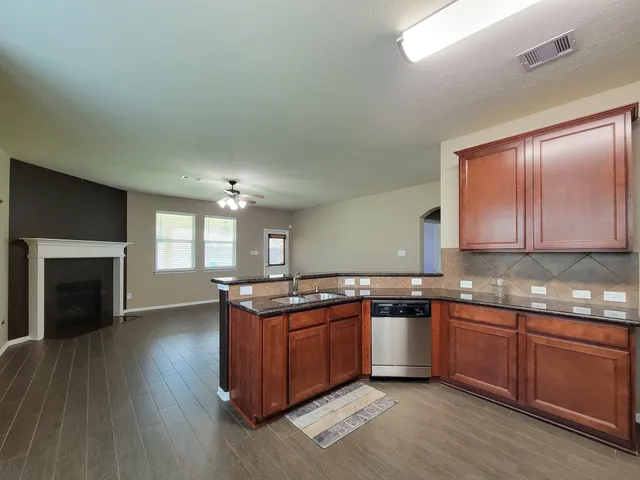 $2,900 | 805 Arlington Pointe Drive, League City, TX 77573