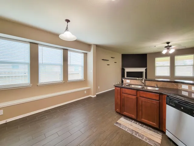 $2,900 | 805 Arlington Pointe Drive, League City, TX 77573