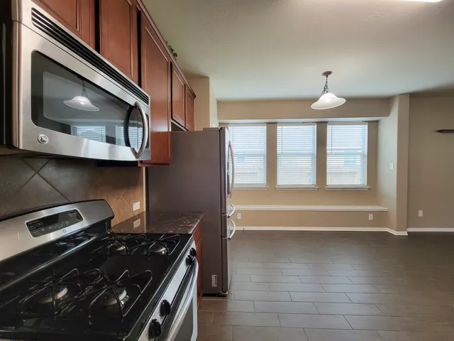 $2,900 | 805 Arlington Pointe Drive, League City, TX 77573