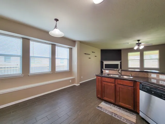 $2,900 | 805 Arlington Pointe Drive, League City, TX 77573