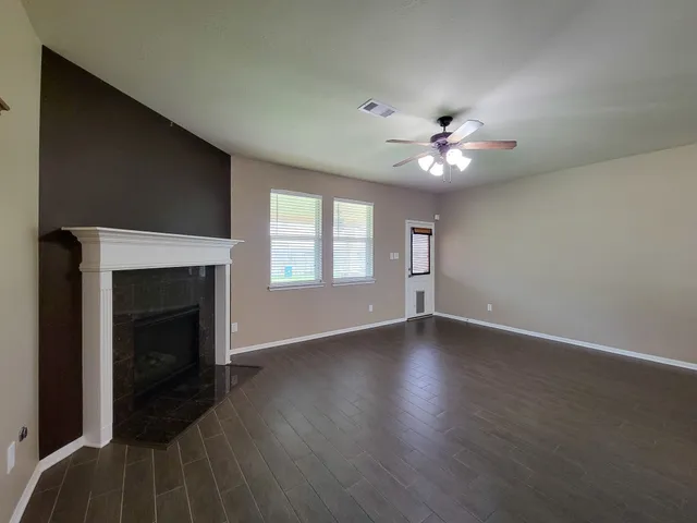 $2,900 | 805 Arlington Pointe Drive, League City, TX 77573