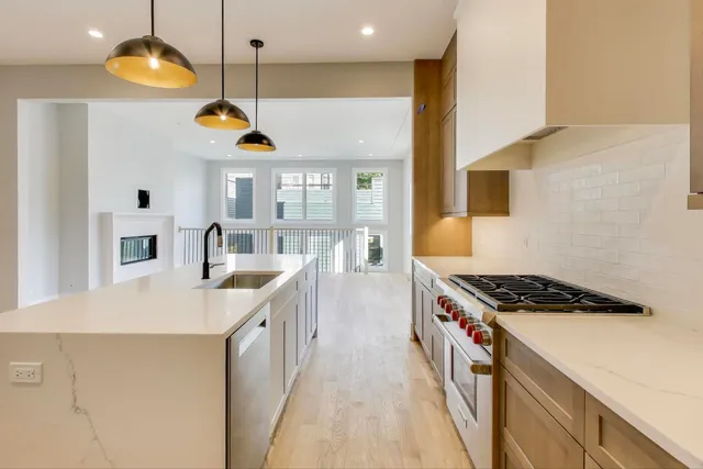 $1,399,000 | 3929 North Francisco Avenue, Chicago, IL 60618