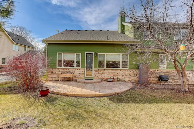 a view of a house with backyard and sitting area