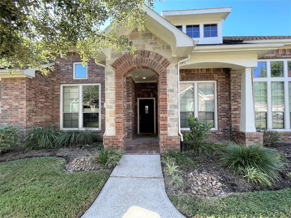 $2,450 | 3305 Knollcrest Lane, Pearland, TX 77584