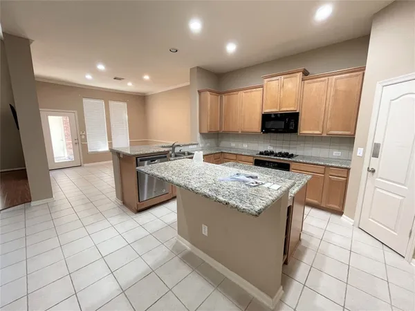 $2,450 | 3305 Knollcrest Lane, Pearland, TX 77584