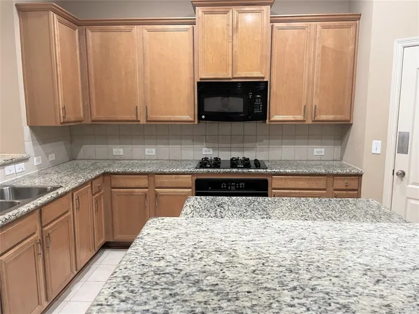 $2,450 | 3305 Knollcrest Lane, Pearland, TX 77584
