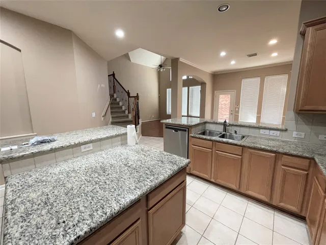 $2,550 | 3305 Knollcrest Lane, Pearland, TX 77584