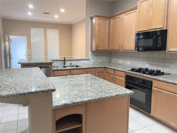 $2,450 | 3305 Knollcrest Lane, Pearland, TX 77584