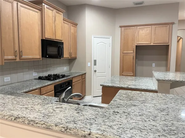 $2,450 | 3305 Knollcrest Lane, Pearland, TX 77584