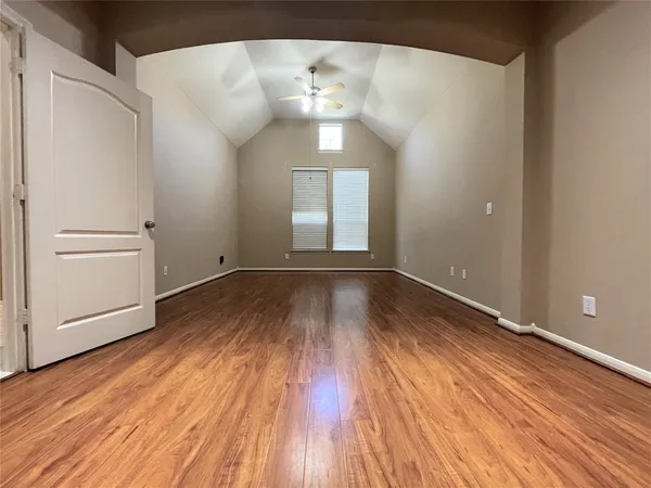 $2,450 | 3305 Knollcrest Lane, Pearland, TX 77584