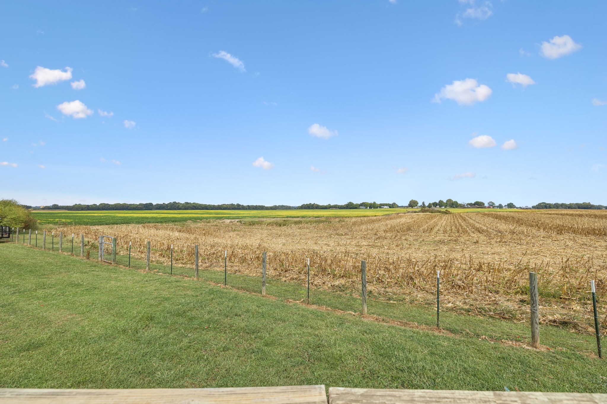 1547 Longview Road Unionville, TN 37180 - Photo 30 of 41 a view of an ocean and city