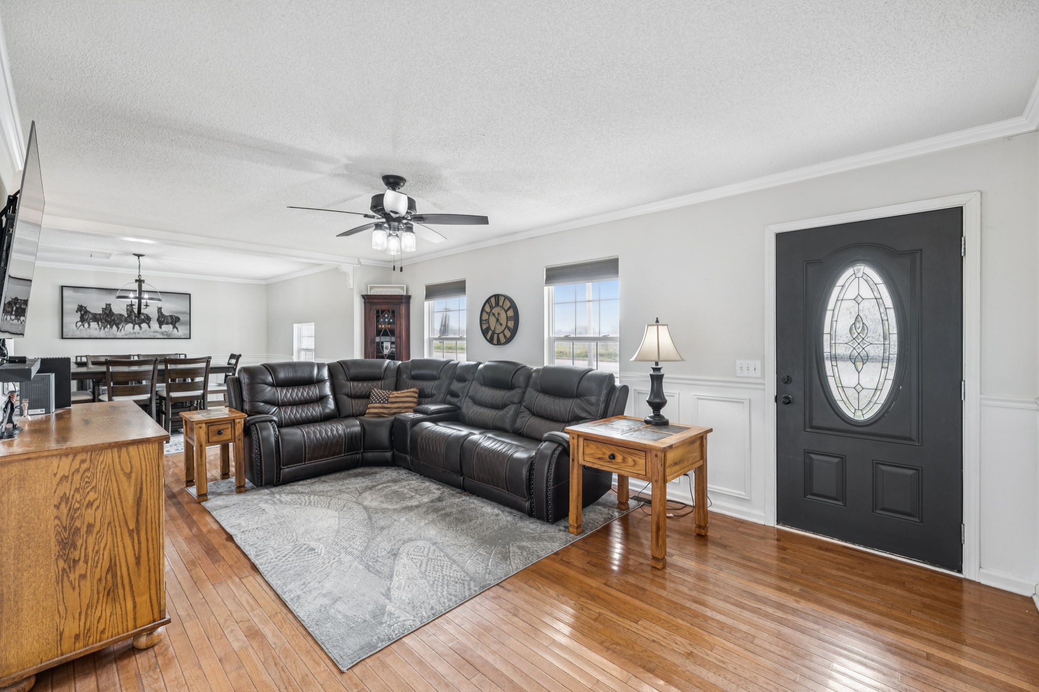 1547 Longview Road Unionville, TN 37180 - Photo 8 of 41 a living room with furniture kitchen view and a wooden floor
