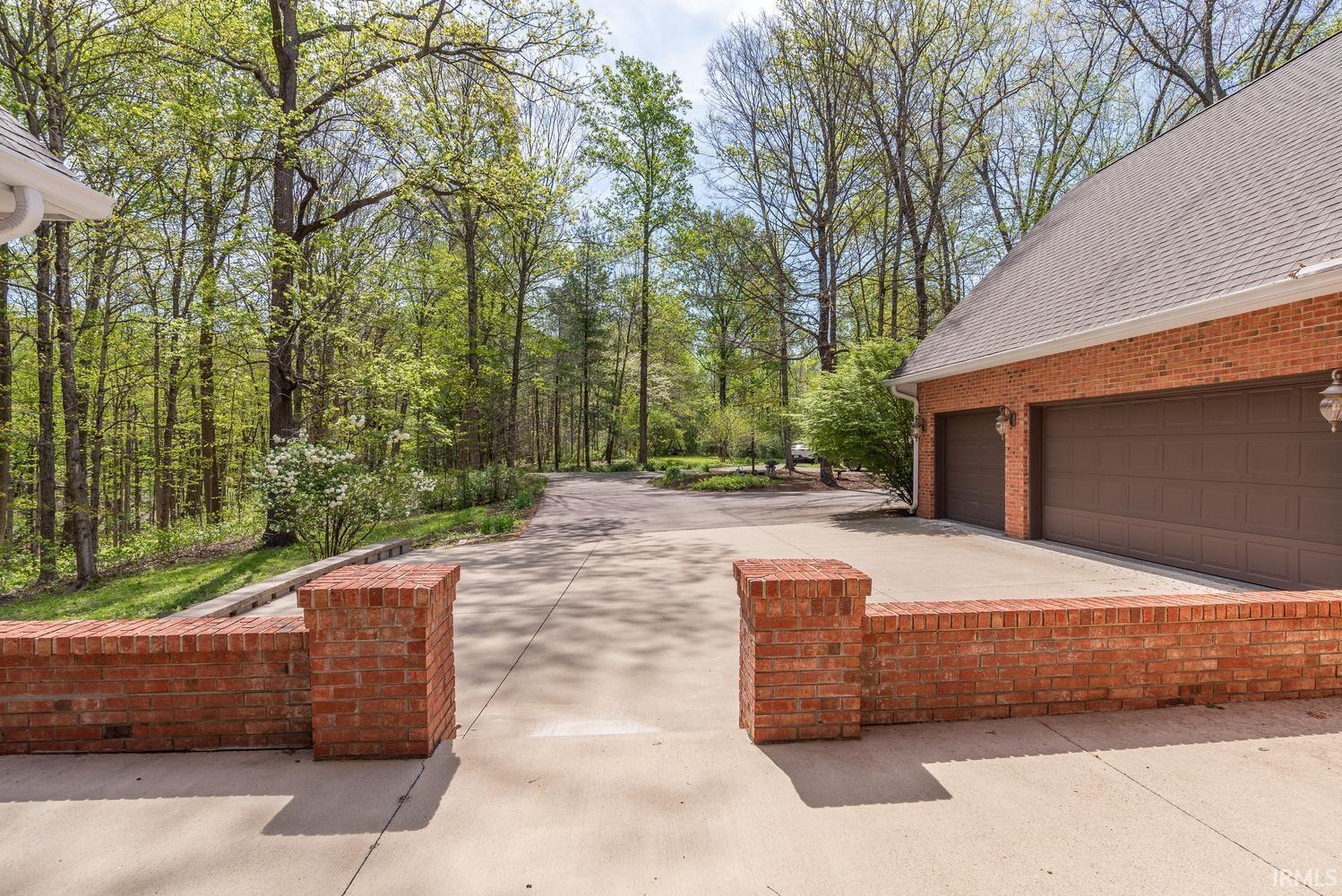 3701 East Rachels Glen Road Bloomington, IN 47408 - Photo 2 of 36