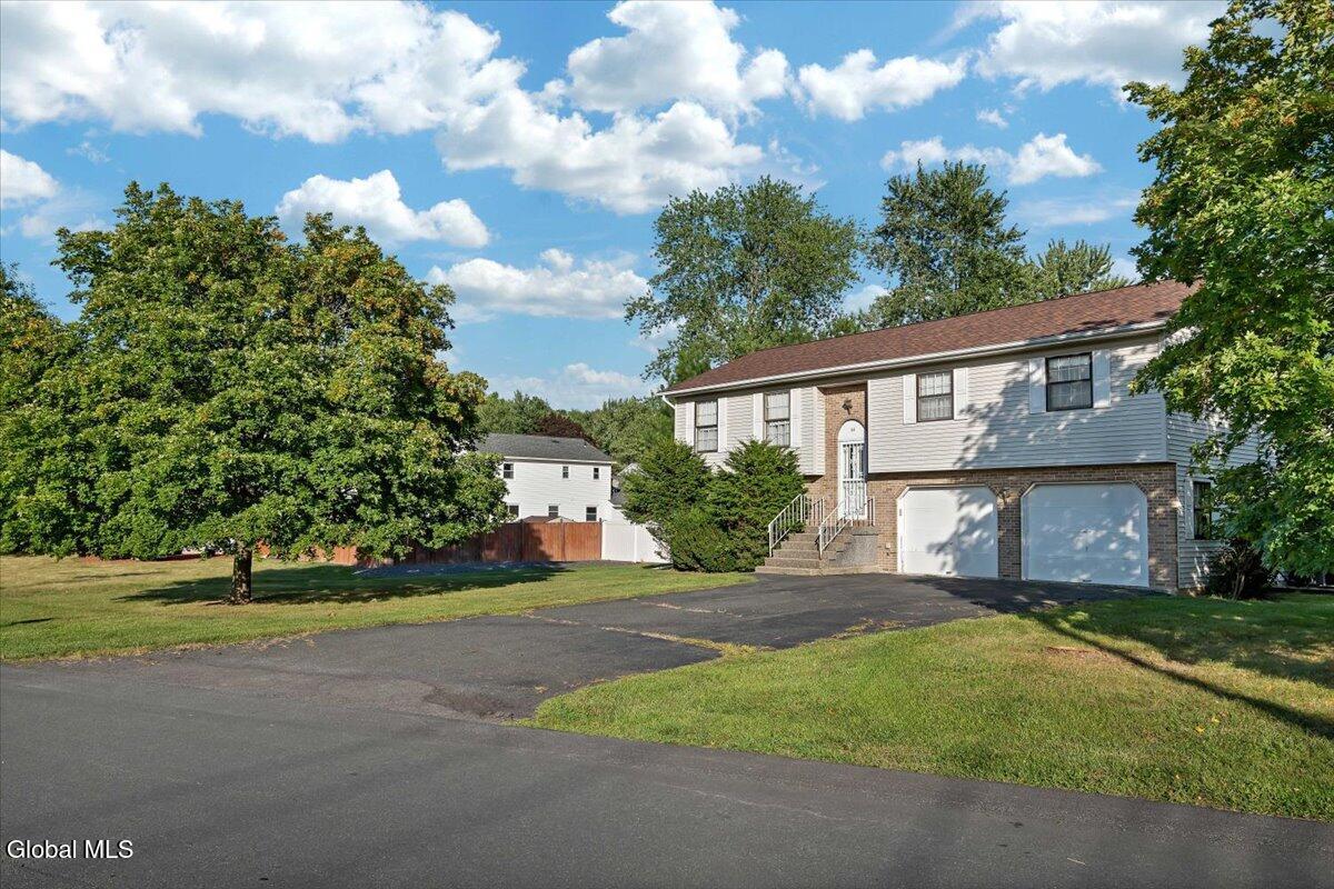 64 Robin Lane Rensselaer, NY 12144 - Photo 1 of 38 39-P1546576 (2)