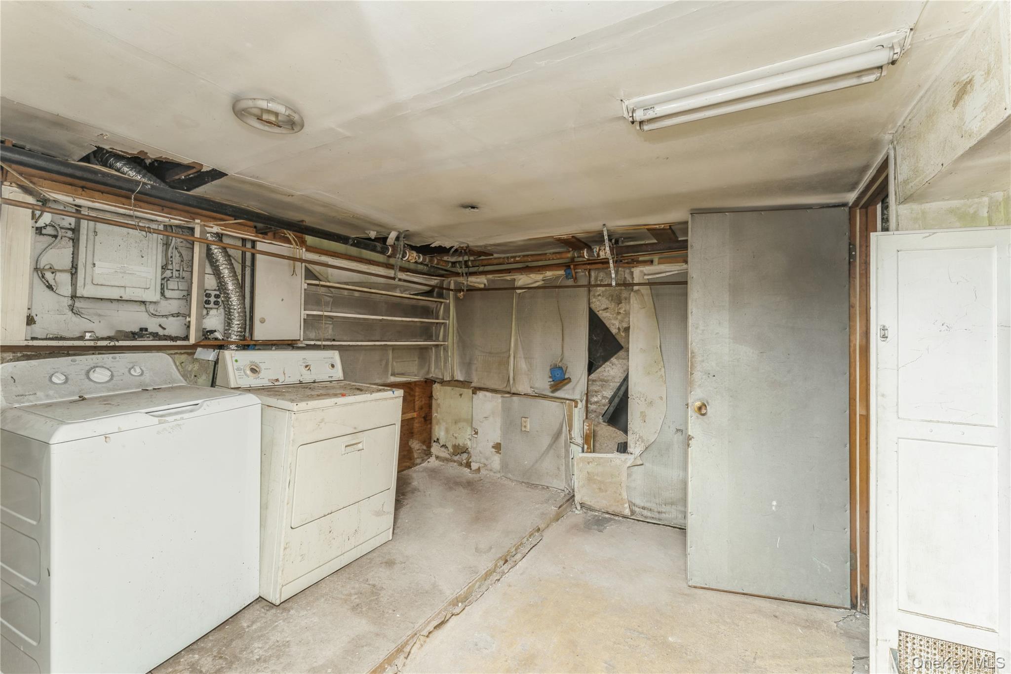 192 Brixton Road South Garden City, NY 11530 - Photo 19 of 28