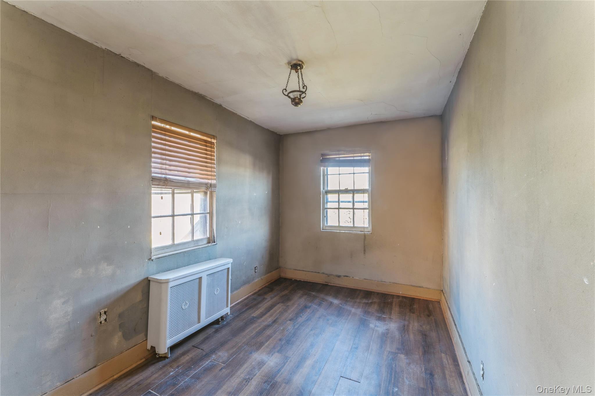 192 Brixton Road South Garden City, NY 11530 - Photo 20 of 28