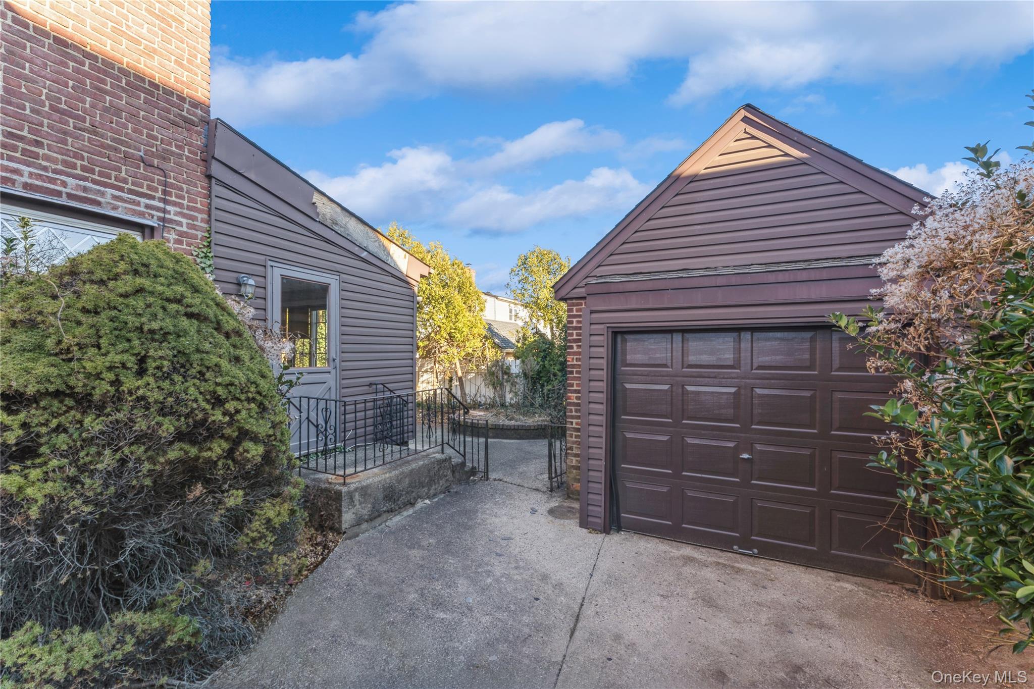 192 Brixton Road South Garden City, NY 11530 - Photo 4 of 28