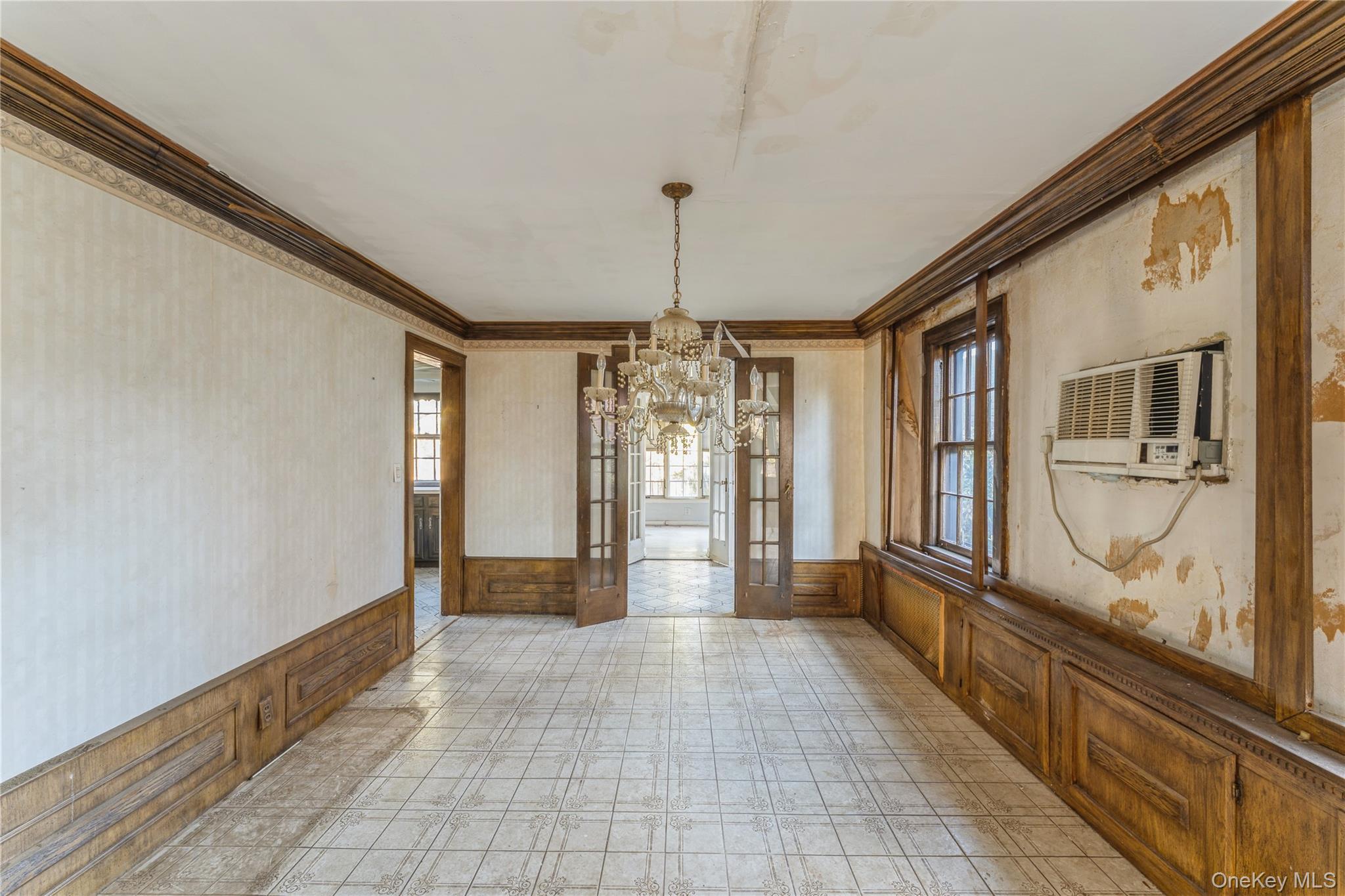 192 Brixton Road South Garden City, NY 11530 - Photo 6 of 28