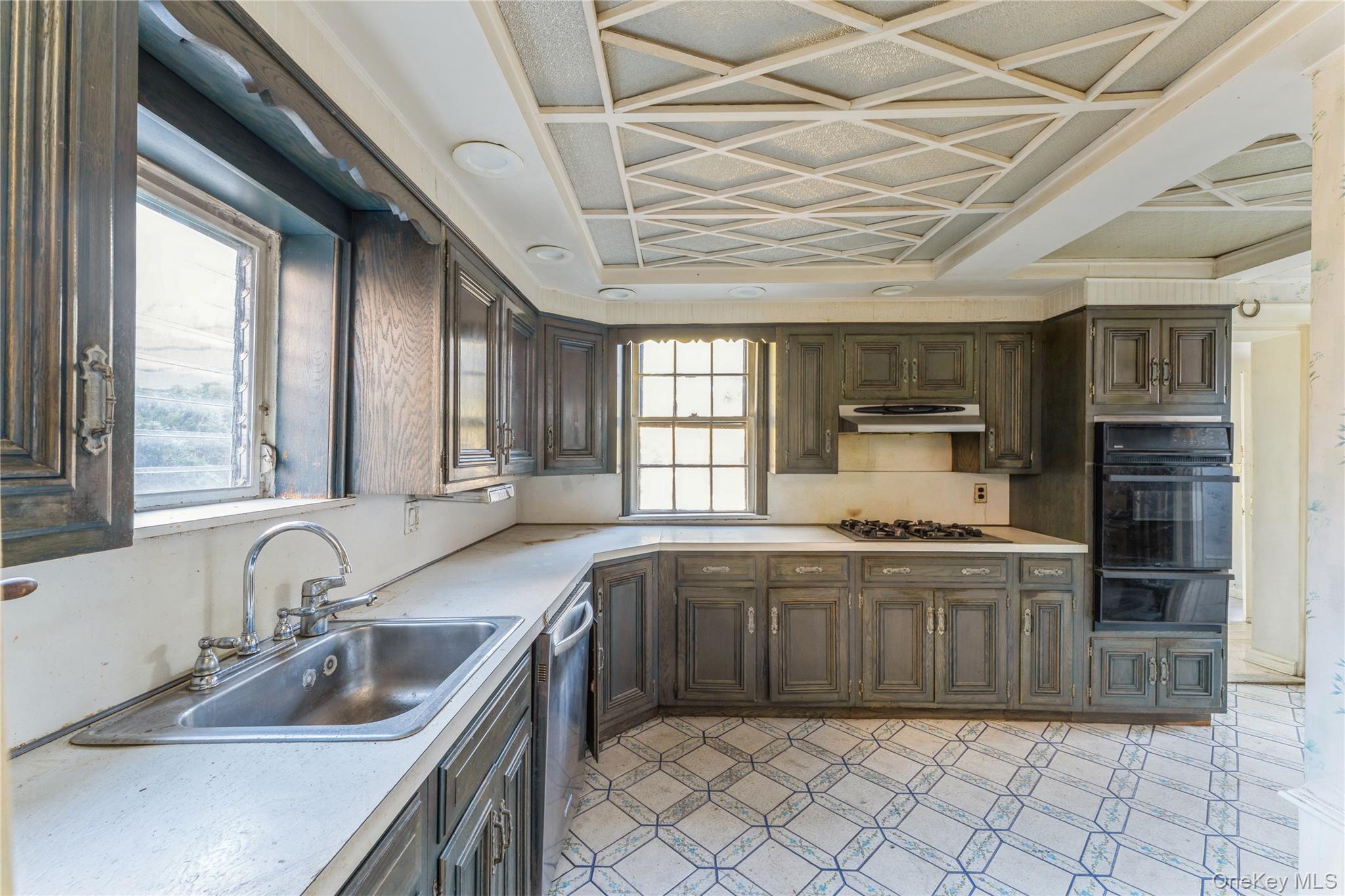 192 Brixton Road South Garden City, NY 11530 - Photo 10 of 28