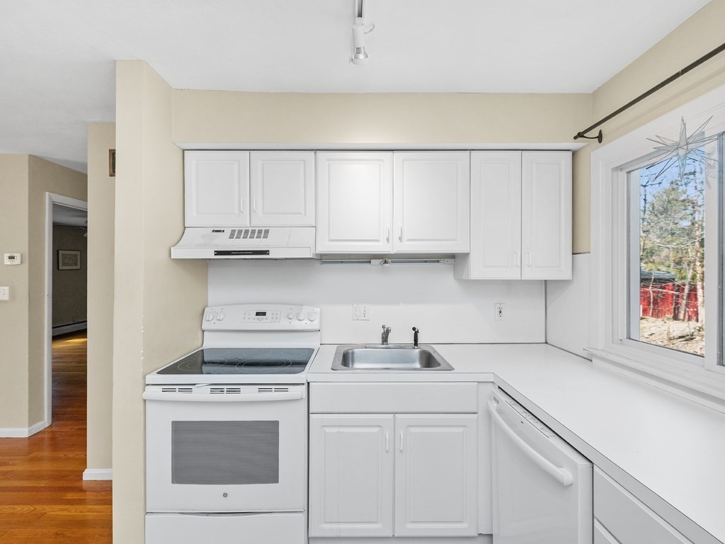 35 Jacqueline Road, Unit C Waltham, MA 02452 - Photo 3 of 36 Gallery Image 3