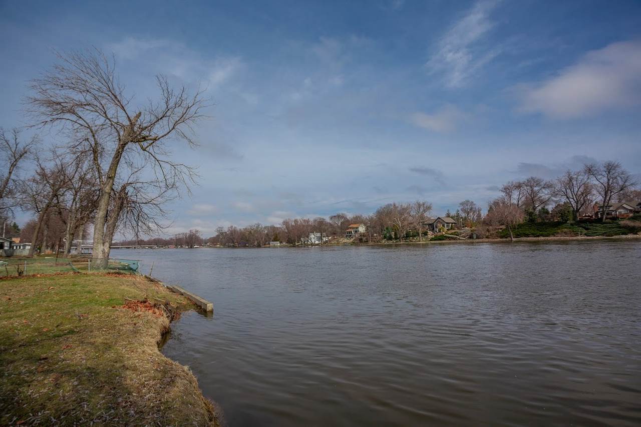 5065 Browns Beach Road Rockford, IL 61103 - Photo 2 of 9 a view of lake