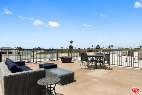 $729,000 | 837 North Hudson Avenue, Unit 402, Los Angeles, CA 90038