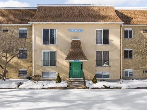 $2,400 | 176 Swanson Road, Unit 307, Boxborough, MA 01719