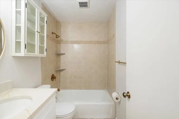 $2,400 | 176 Swanson Road, Unit 307, Boxborough, MA 01719