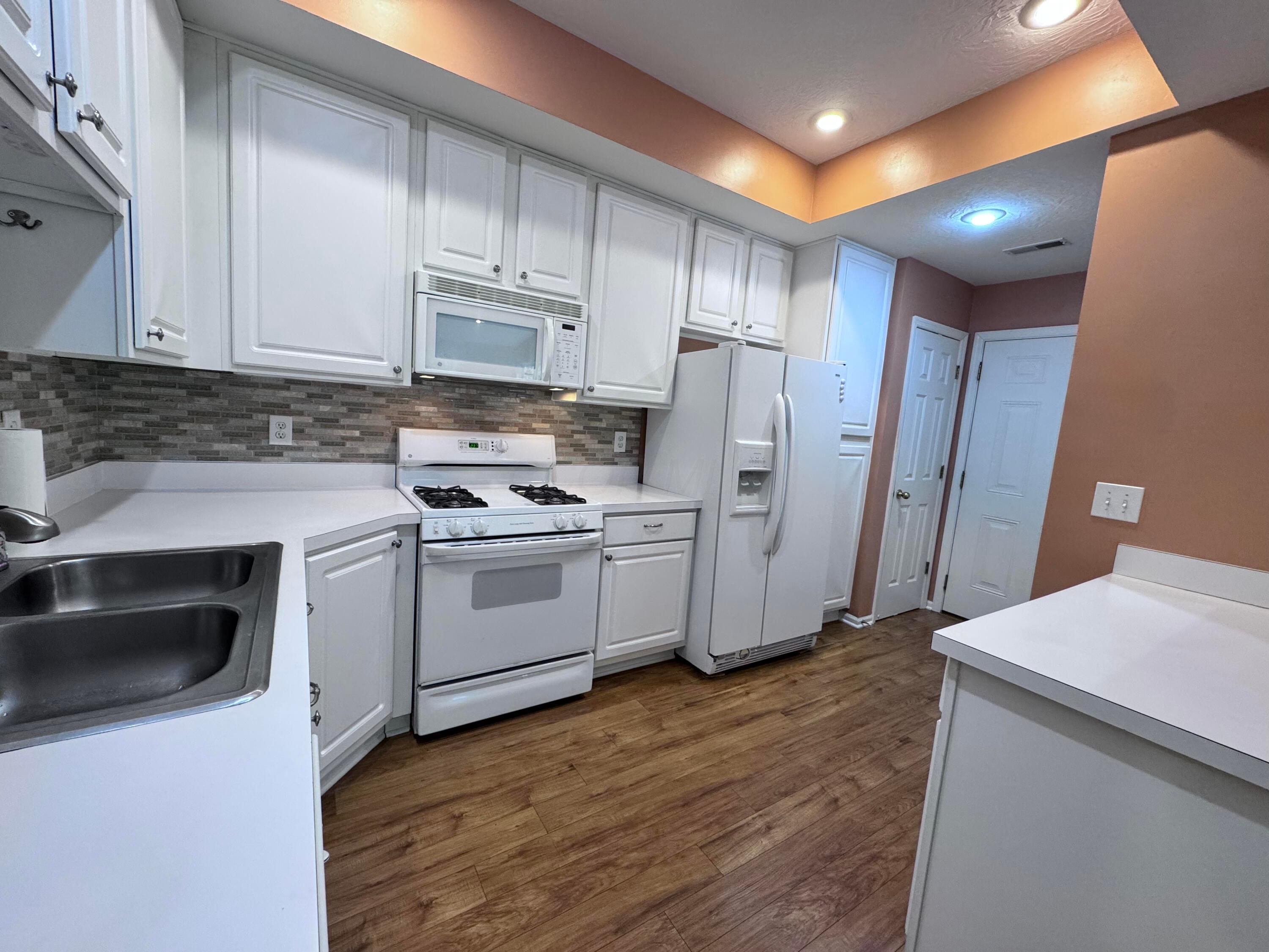 412 Charles Spring Drive Powell, OH 43065 - Photo 8 of 25 Kitchen