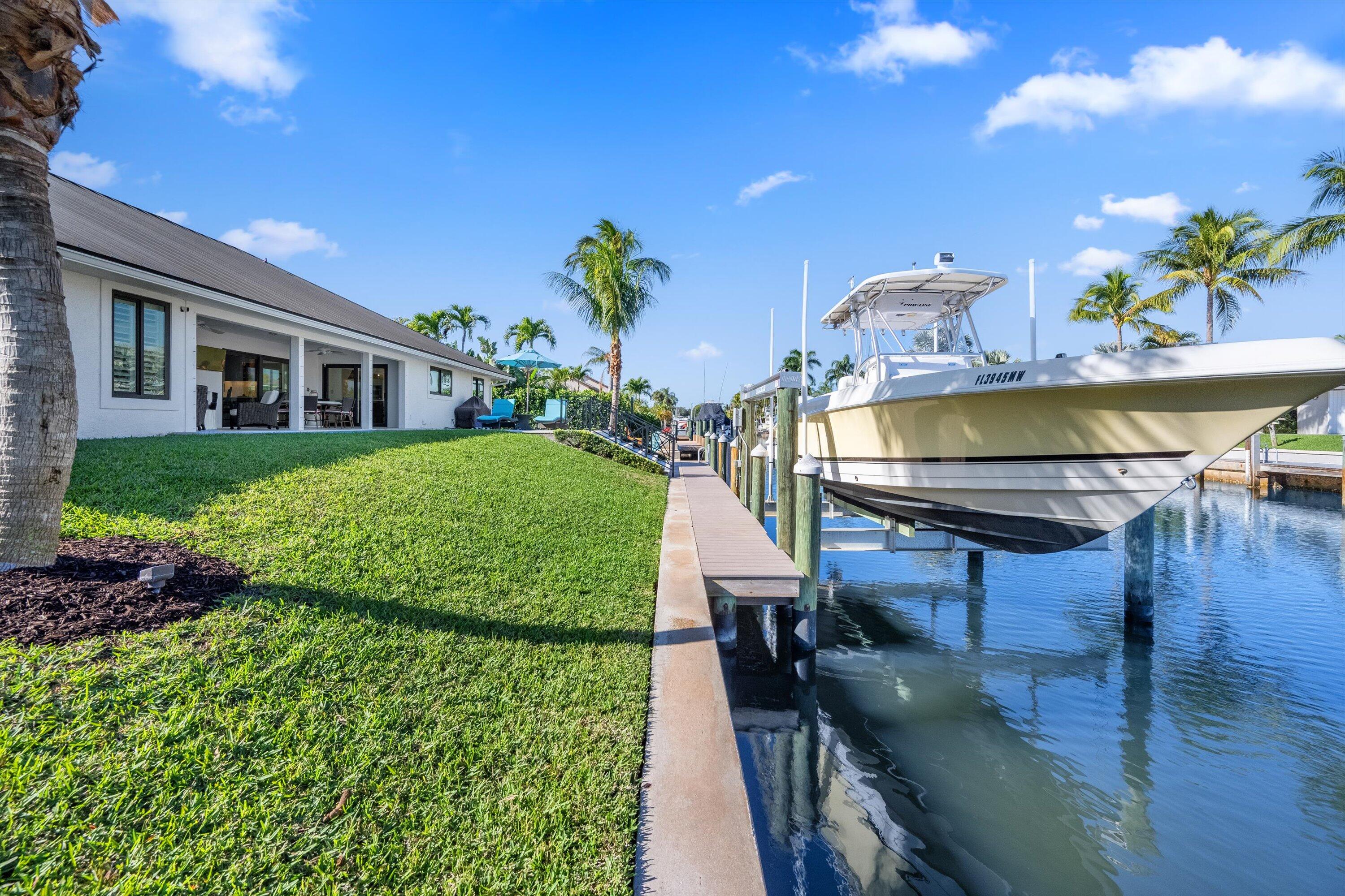 9039 Southeast Hawksbill Way Hobe Sound, FL 33455 - Photo 5 of 45 a view of an chairs and table in the patio