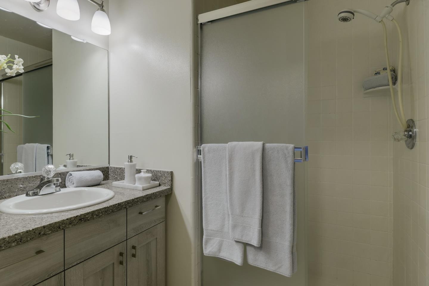 100 East Middlefield Road, Unit 4A Mountain View, CA 94043 - Photo 15 of 19 Gallery Image 15
