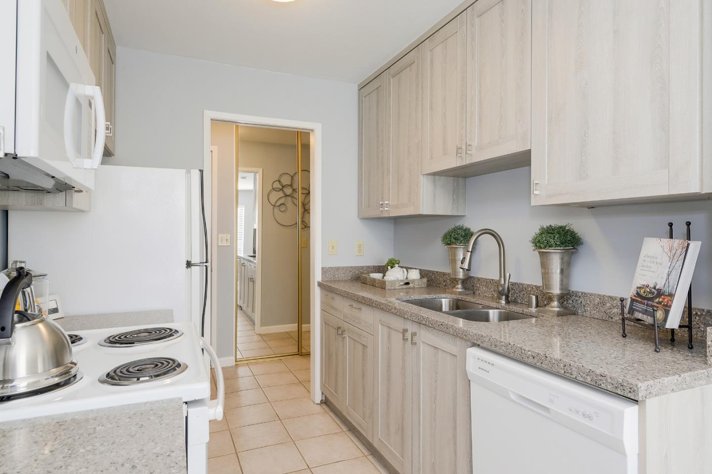 100 East Middlefield Road, Unit 4A Mountain View, CA 94043 - Photo 4 of 19 Gallery Image 4