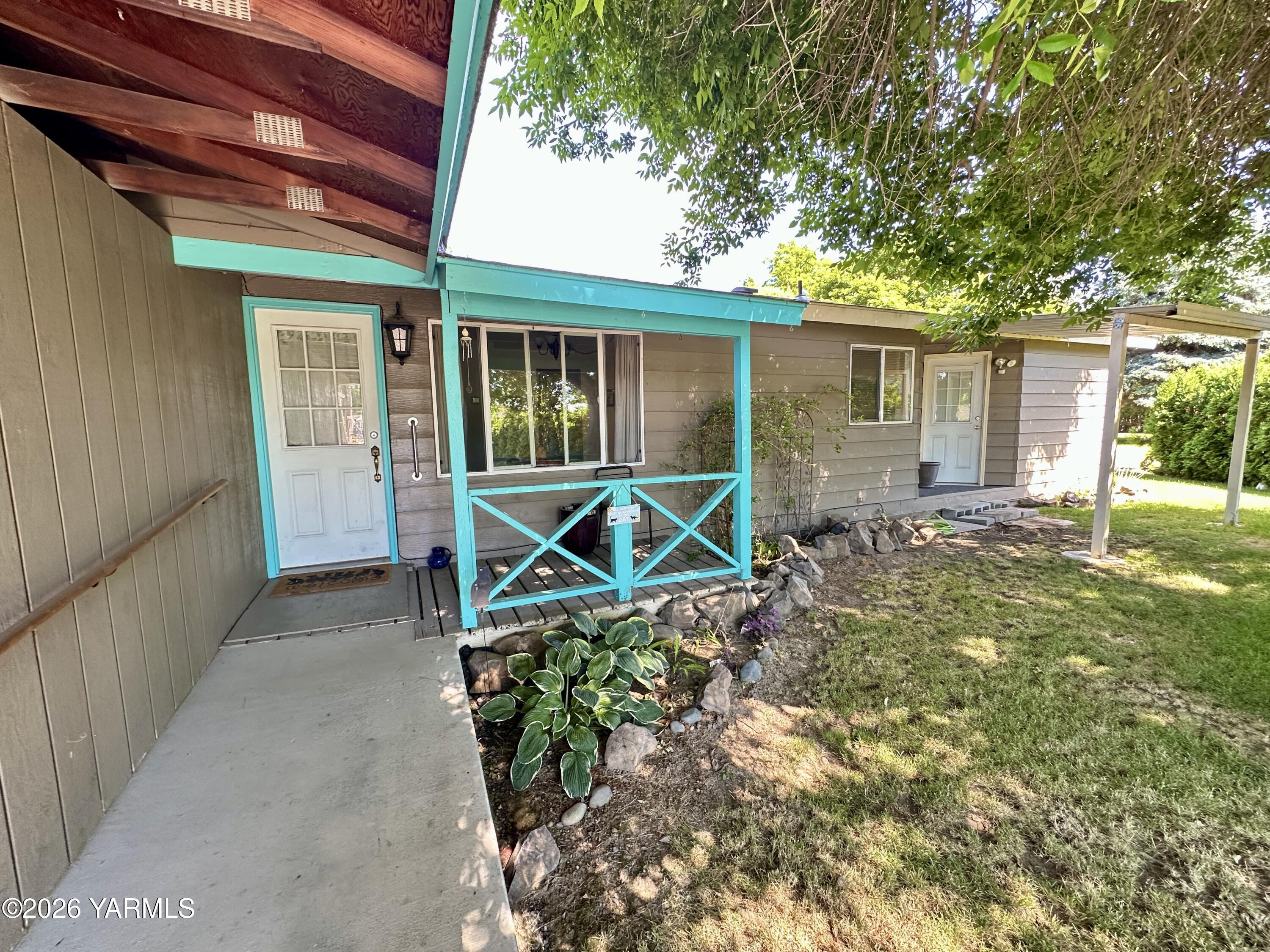 3701 Gun Club Road, Unit 34 Yakima, WA 98901 - Photo 3 of 22 Covered front Patio