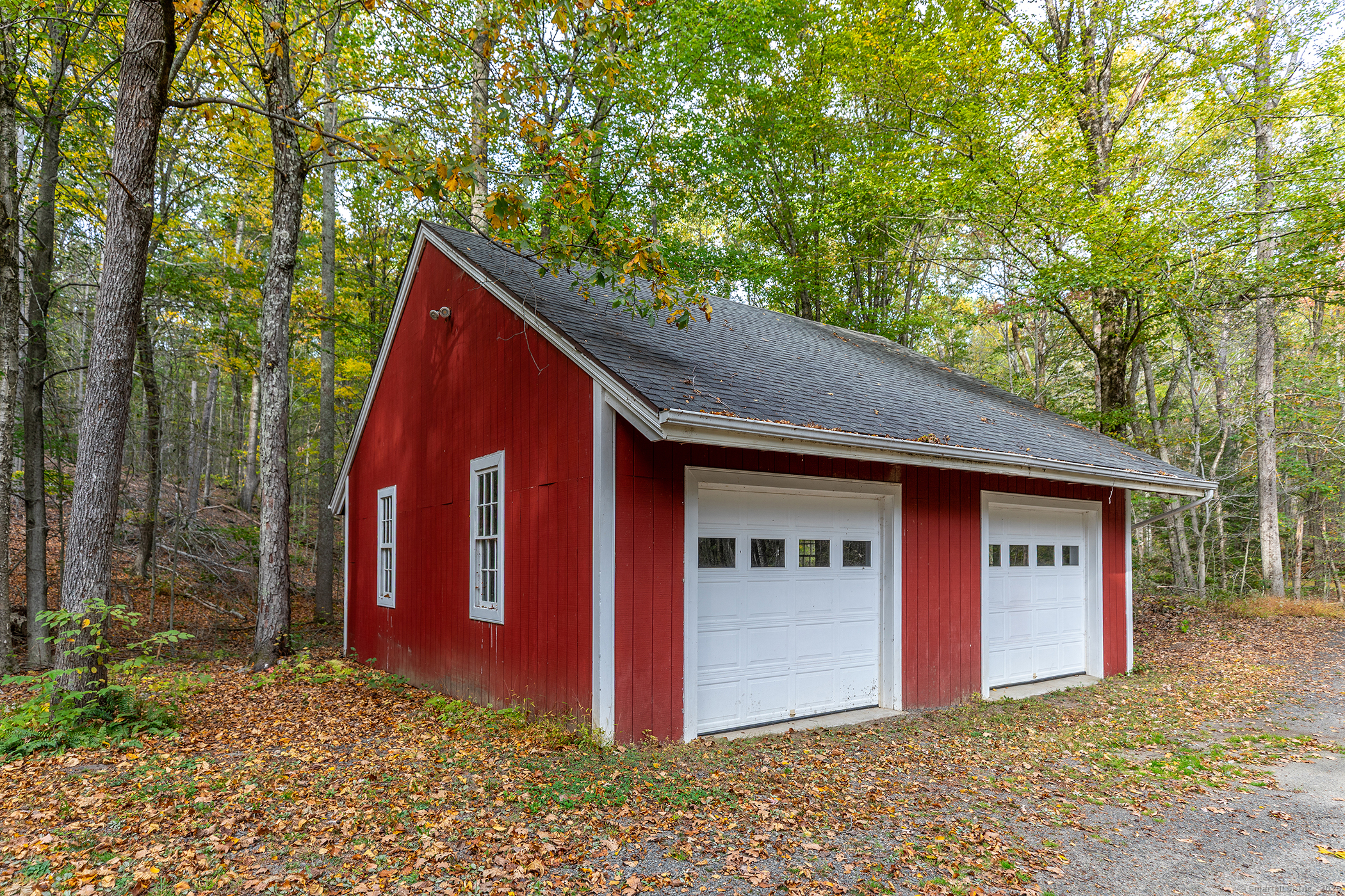 38 West Mountain Lane Roxbury, CT 06783 - Photo 21 of 26 a front view of a house with a yard