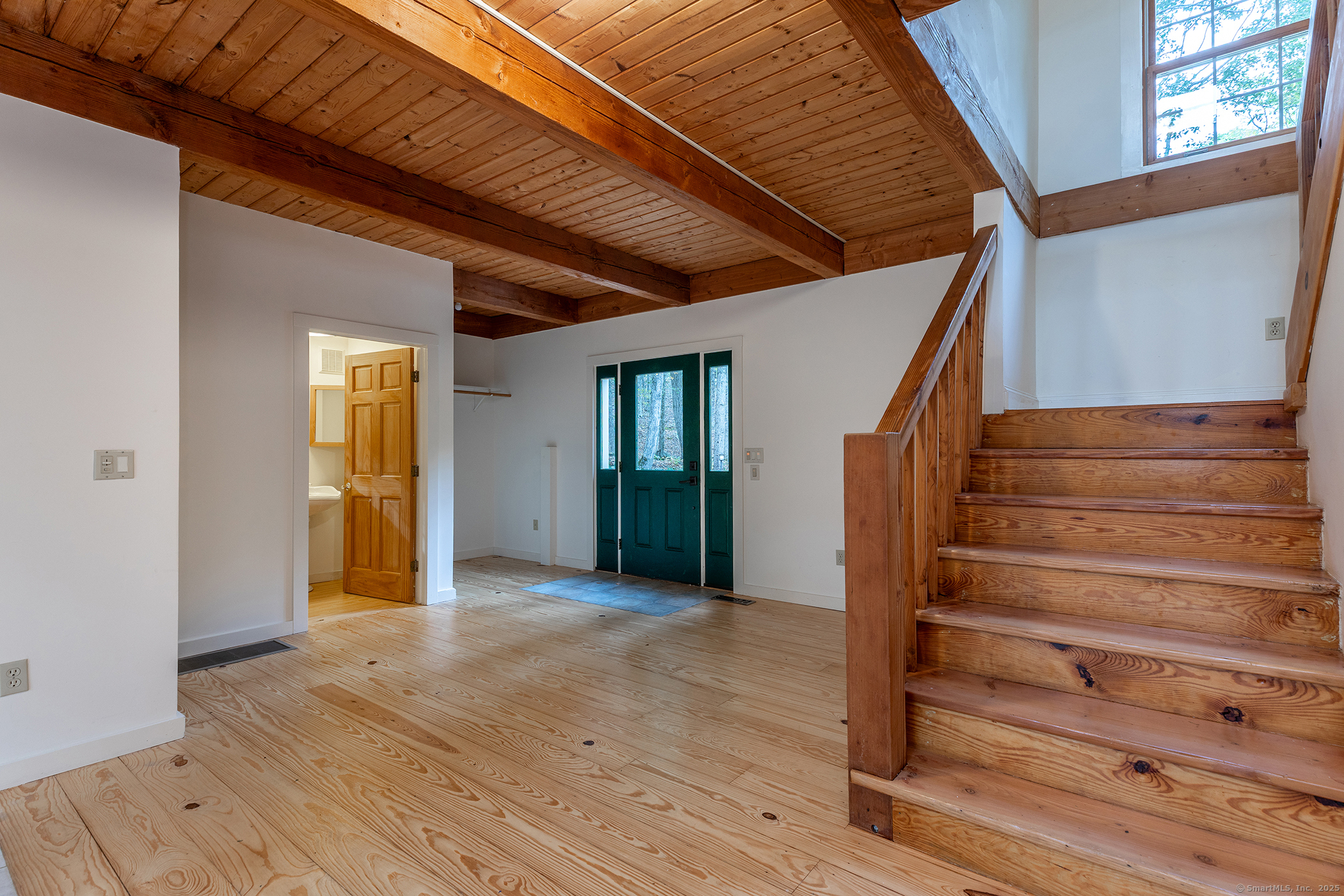 38 West Mountain Lane Roxbury, CT 06783 - Photo 4 of 26 a view of entryway