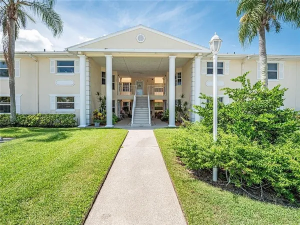 $1,800 | 385 Grove Isle Circle, Unit 385, Vero Beach, FL 32962