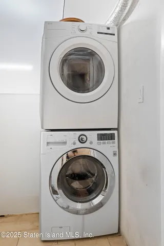 $1,339,000 | 287 Rensselaer Avenue | Annadale