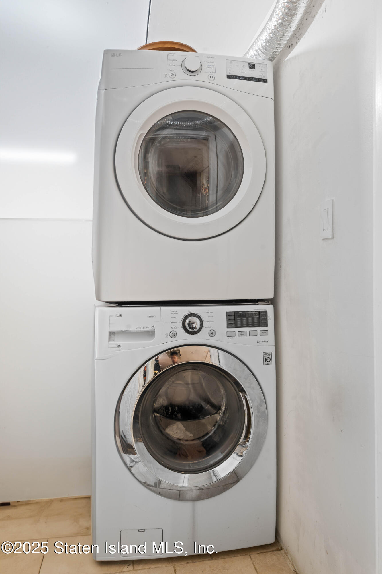287 Rensselaer Avenue Staten Island, NY 10312 - Photo 35 of 35 a utility room with dryer and washer
